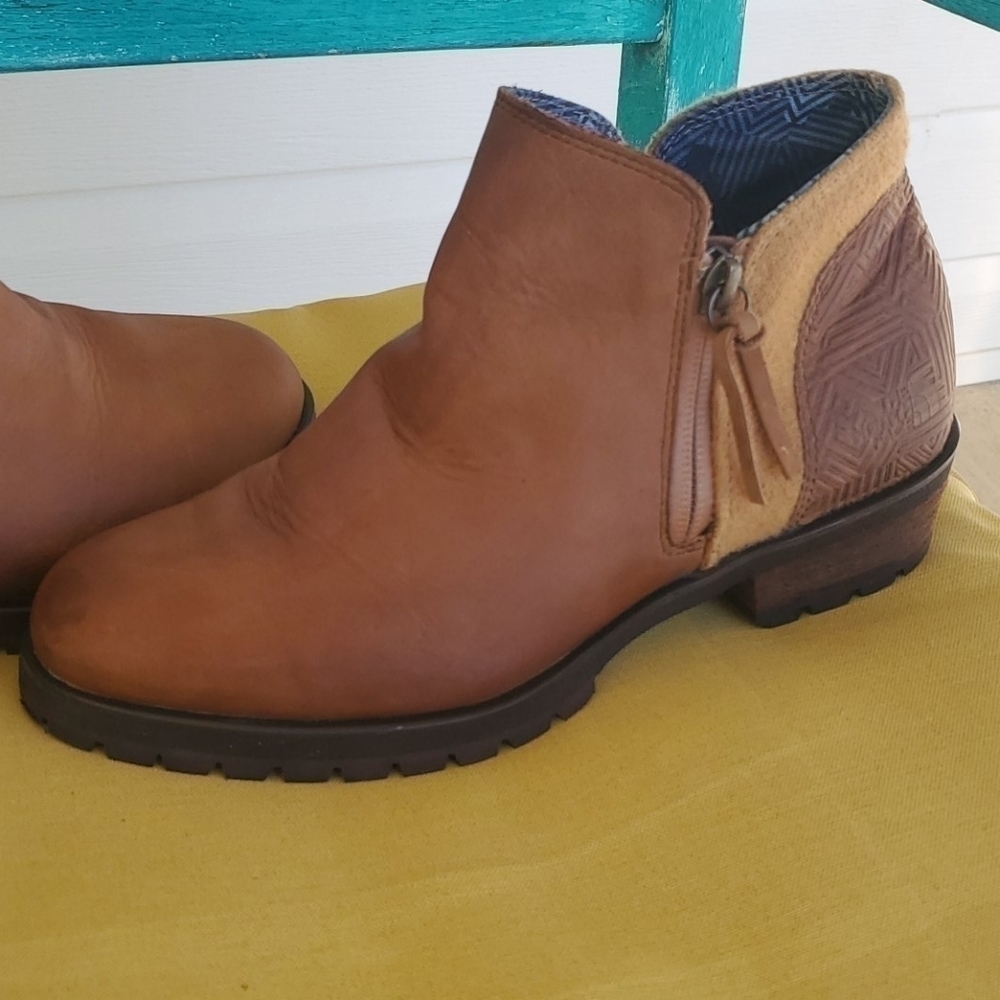 Womens North Face Bridgeton Booties Sz 6.5 - Picture 2 of 9